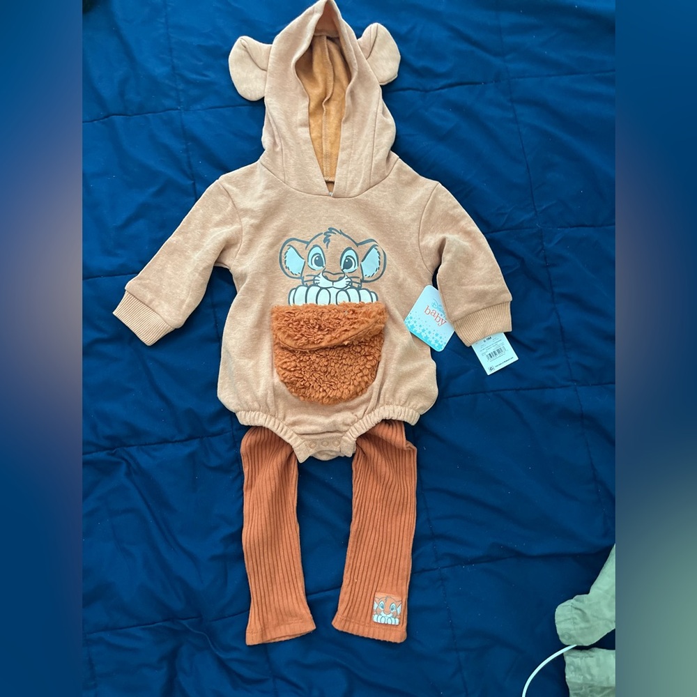 Lion king Bombay brown cosplay set or Halloween. Brand new never worn 6/9 months